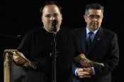 El ganador del Roel de Oro, Alberto Ruiz Rojo, agradece el premio junto a Fidel Lambás. / FRAN JIMÉNEZ
