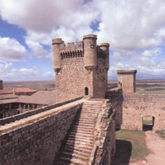 Vista del Castillo de los duques de Frías en Oropesa (Toledo). Uno de los principales baluartes de la resistencia comunera.Castillo duques de Frías