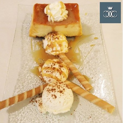 Salón principal del restaurante Continental, nuestro-postre-estrella. Plaza de España de Medina del Campo Salón principal del restaurante Continental, nuestro-postre-estrella. Plaza de España de Medina del Campo