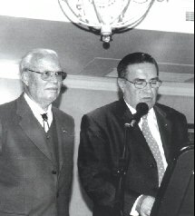 Jaime Marco "El Choni", matador de toros (alternativa, 15/10/1944 Valencia) y D. Emilio Morales, presidente de la Pela "7", en la gala taurina de la A.T.C. "Los Cortes", Año 2003  