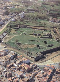 Vista aérea de la ciudadela de Rosas (Gerona), enclave que tuvo gran protagonismo en las guerras entre España y Francia de finales del siglo XVII.