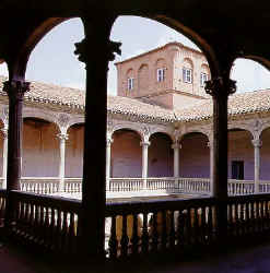 Patio porticado del Palacio de Dueñas