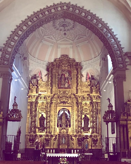 Iglesia de Santa María (s. XVI). A destacar la Cúpula (1590), el Retablo Mayor (s. XVII) y el Arco del Triunfo.