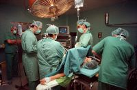 Intervención quirúrgica en el Hospital Comarcal de Nava del Rey. / FRAN JIMÉNEZ