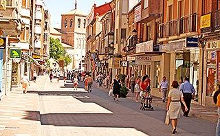 La calle de Padilla es una de las zonas comerciales ms importantes de Medina del Campo. Ivn Lozano
