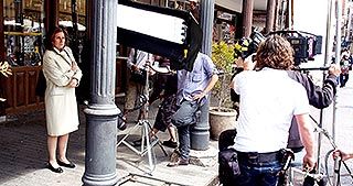 Grabación de una secuencia del cortometraje en un soportal de la Plaza Mayor de la Hispanidad. Iván Lozano 