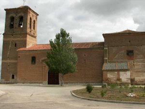 Fachada de la iglesia de La Asunción, en Villalba de Adaja. / A. VEGA