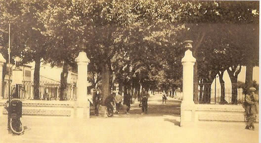 Entrada al primer tramo del Paseo de Versalles. Thomas, h.1920