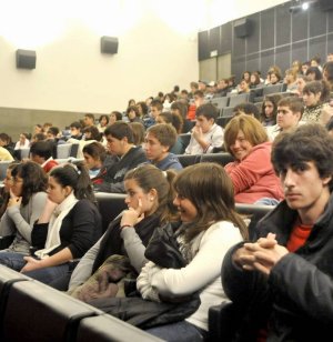 Los jóvenes, en el Auditorio Municipal. :: FRAN JIMÉNEZ