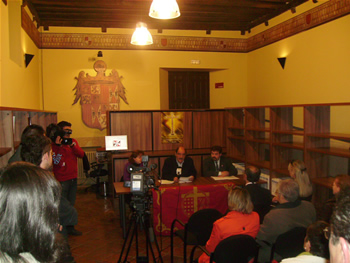Momento de la inauguración del Centro de Documentación San Vicente Ferrer en el Palacio Real Testamentario de Medina del Campo