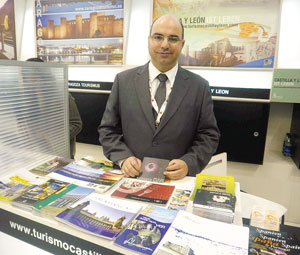 Carlos Alcántara, en el stand e la Feria de Turismo celebrada el pasado mes de marzo.