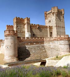 El Castillo de Mota es emblema turístico de Medina del Campo.
