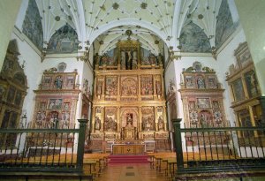 Interior de la iglesia de Santiago el Real de Medina. :: FRAN JIMÉNEZ