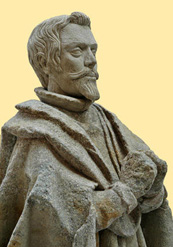 Escultura orante del abad Diego Polanco Giraldo. Luis Fernández de la Vega (atribución). Hacia 1660. Escultura en bulto redondo. Piedra arenisca / 142x90x85 cm (orante) – 80x90x75 cm (mesa reclinatorio)