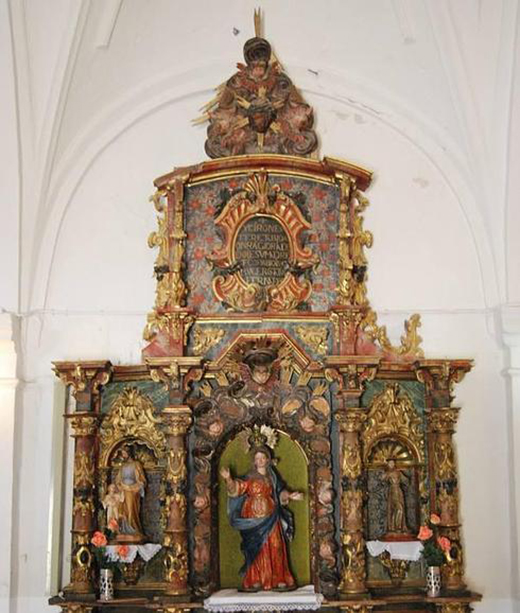 La imagen de la Virgen en el retablo de Megeces.