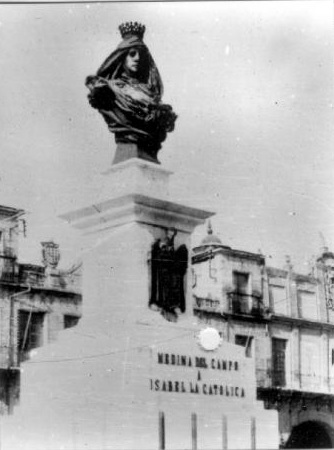 El busto de Isabel la Católica en su antigua ubicación en la Plaza Mayor de Medina del Campo