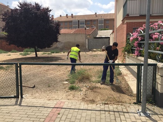 Limpieza y mejora de parques en el Barrio de Santiago el Real 