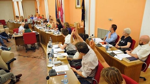 Votación en el primer pleno del nuevo mandato en Medina del Campo. 