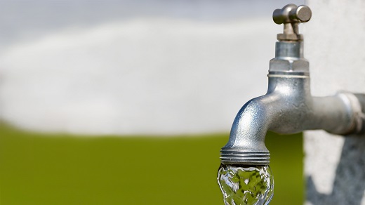 Aqualia garantiza que el agua de Medina es apta y que el problema es la alta demanda