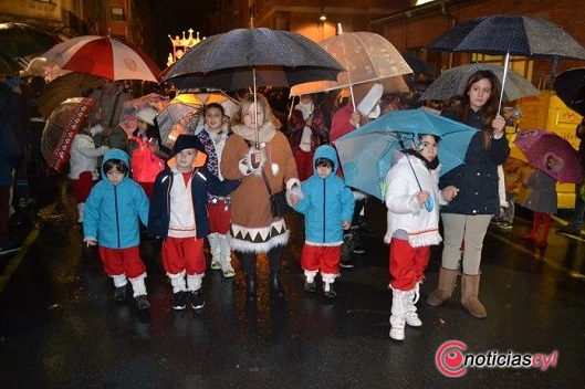 La participación en la Cabalgata de Reyes fue muy alta pese a la lluvia.
