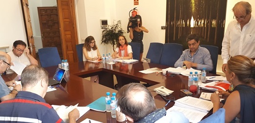PP y CS SOLICITAN EL CESEsolicitan el cesa de Teresa López como presidanta de la Comisión de Investigación de Meseta SKI.