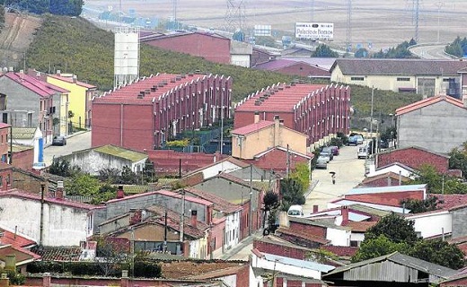 Vista panorámica del municipio de Rueda, con los viñedos al fondo. / F. J.
