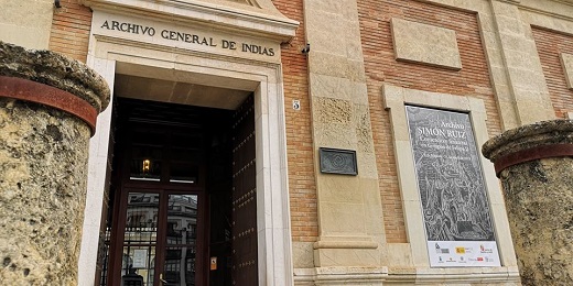 Archivo General de Indias. Fachada principal del monumental edificio de la “Casa Lonja de Mercaderes”, Sevilla
