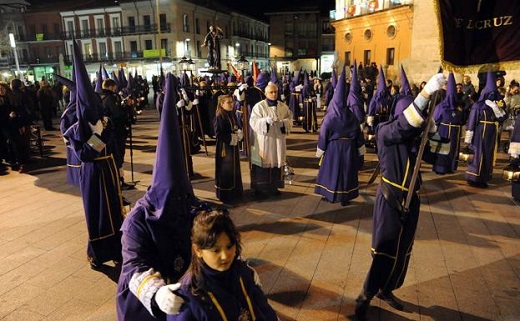 Procesión de Semana Santa en Medina del Campo el año pasado. / FRAN JIMÉNEZ