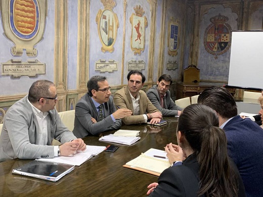 Reunión mantenida en el Ayuntamiento con el Delegado Territorial de la Junta / Cadena SER