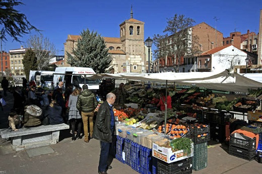 Mercado de calle en Medina del Campo – Imagen de Cardinalia
