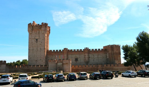 Castillo de la Mota desde el Centro de Recepción de visitantes – Destino Castilla y León