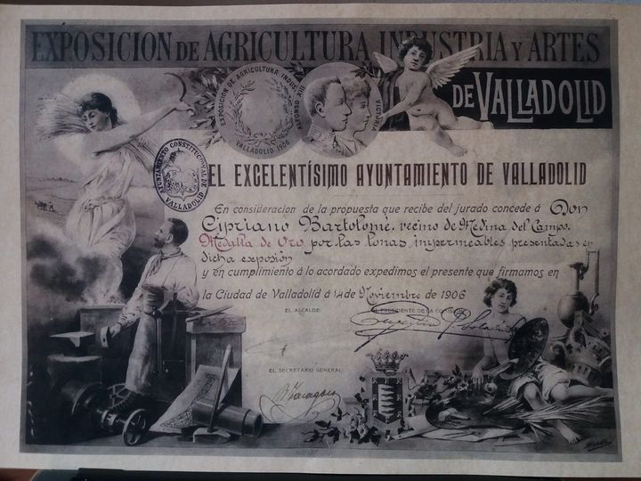 Concesión de la medalla de oro por la invensión de las lonas impermiables en la exposición de agricultura industria y artes de Valladolid.