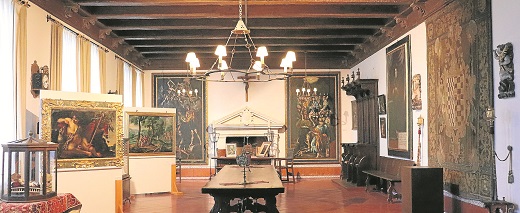 Sala de los Fundadores, en el museo colegiata de San Luis.