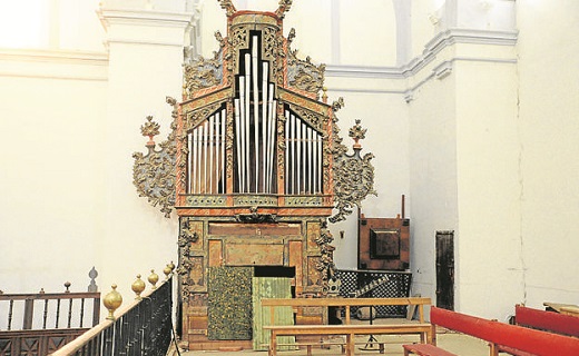 Mueble del órgano de la iglesia de Santa María de Villaverde de Medina