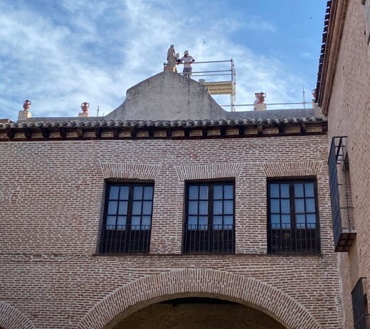 La «Diosa del Poderío» ya se hospeda en la fachada del Ayuntamiento.