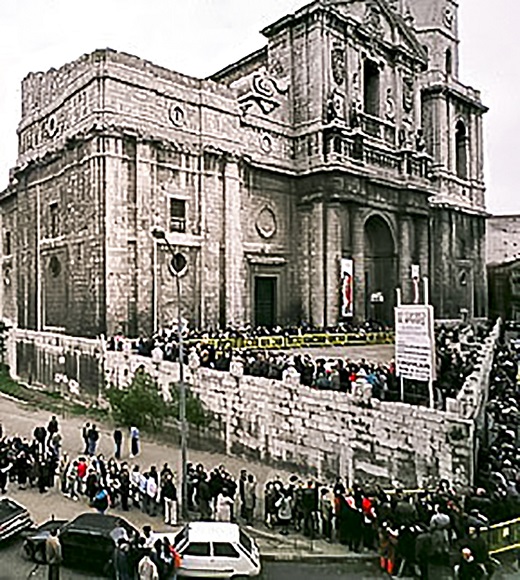 Colas para entrar a la catedral de Valladolid, en la primera edición