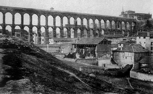 El Acueducto de Segovia, visto desde El Salvador y uno de los escenarios más madrugadores de la revuelta, en una fotografía de 1852. / TENISON-COLECCIÓN DE JUAN FRANCISCO SÁEZ (DOBLÓN)