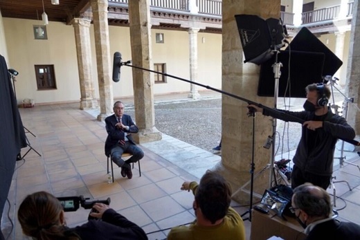 Entrevista al historiador Luis Ribot durante el rodaje del documental ‘Comuneros’, de Pablo García Sanz. - Foto: Miriam Chacón (Ical)