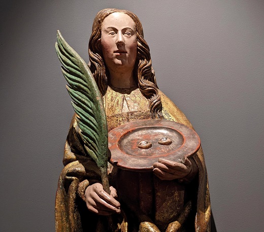 Una escultura de Santa Lucía (de hacia 1500) en la expsición sobre los pergaminos restaurados.