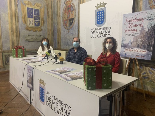 Conchi Lucas, Juan Antonio Pisador y Cristina Aranda presentan la programación navideña / Cadena Ser
