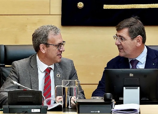 El consejero de Empleo, Industria y Comercio, Mariano Veganzones, junto al presidente de la Comisión. - Foto: M. Chacón (Ical)