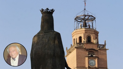 Santiago de Santiago y la escultura realizada por él mismo