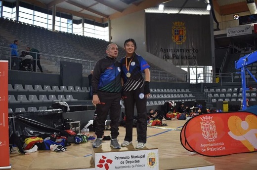 La medinense Lola Santiago se alza con la medalla de oro en el Campeonato Regional de Kickboking.