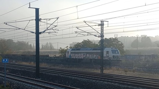 Llega a Zamora el primer tren carrilero para construir la doble vía entre Coreses y Medina del Campo.