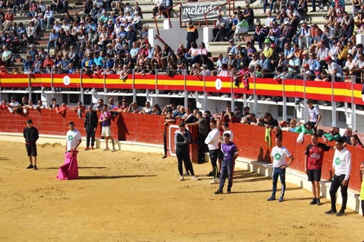 Cortadores participanges junto al público en general.