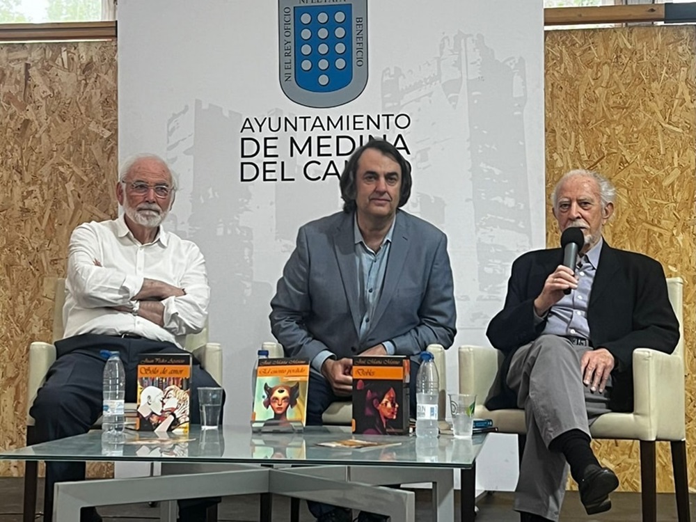 La segunda jornada de la Feria del Libro ha reunido a reconocidos escritores en el escaparate cultural que este fin de semana se ha convertido la emblemática Plaza Mayor de la Hispanidad. (REGRESAMOS)