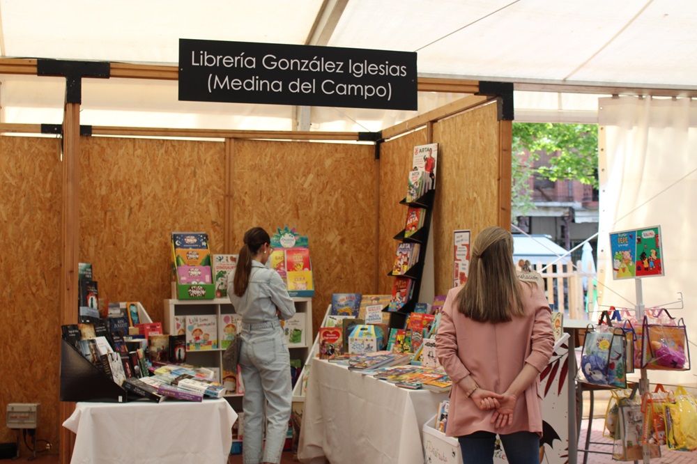 Expositores de la Feria del Libro de Medina del Campo (REGRESAMOS)