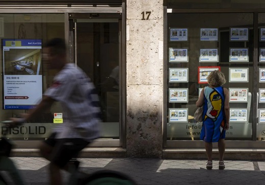 Escaparate de una inmobiliaria de Valladolid. JOsé C. Castillo