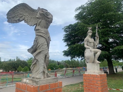 Las estatuas, Victoria Samotracia y Marte, el Dios de la guerra, en su nueva ubicación // Foto: La Voz