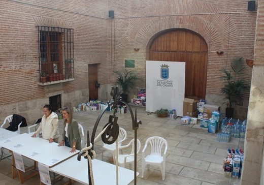 Recogida de alimentos en el Patio del Pozo de Medina del Campo Yaiza Cobos